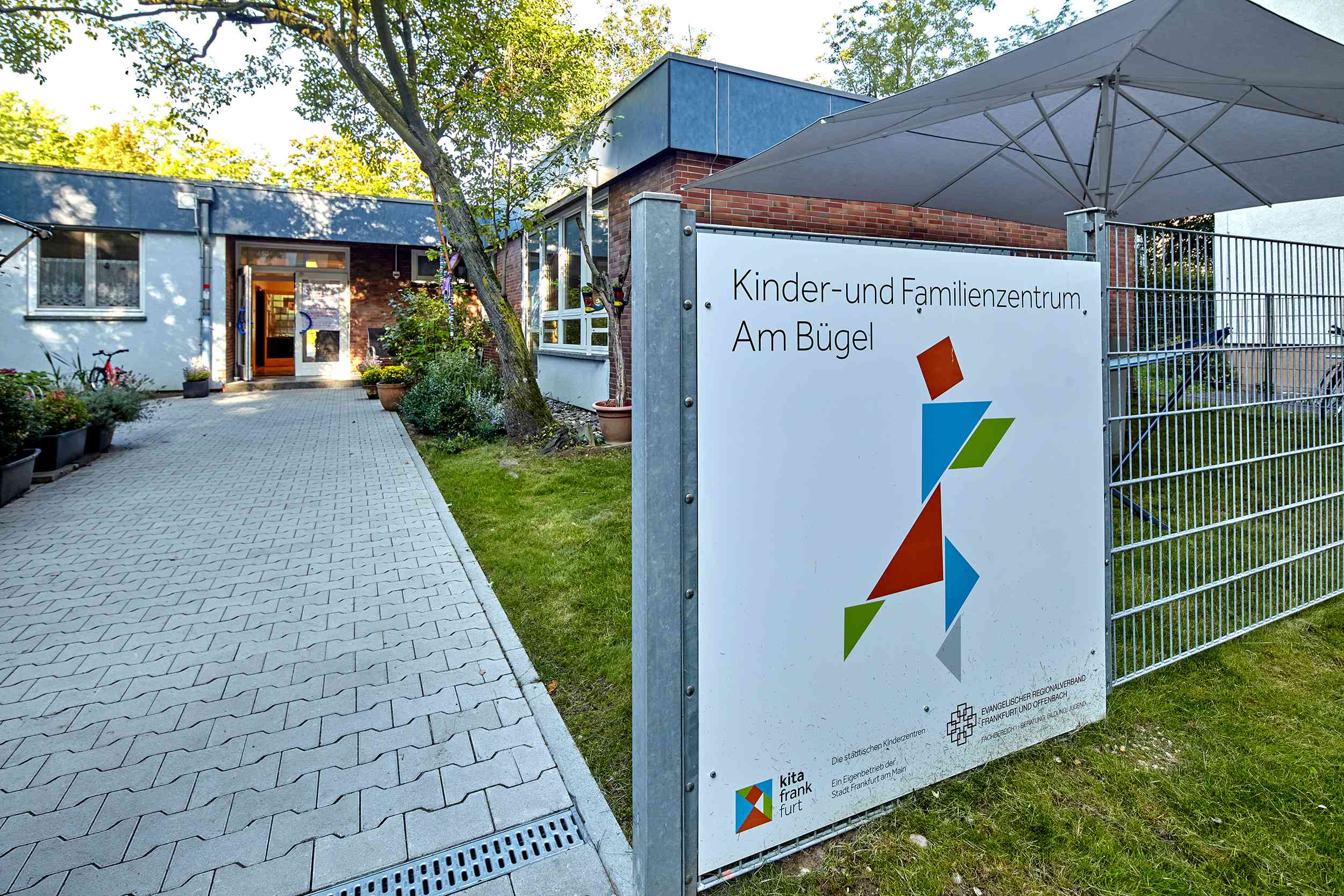 Außenansicht des Kinderzentrums Theodor-Thomas-Straße