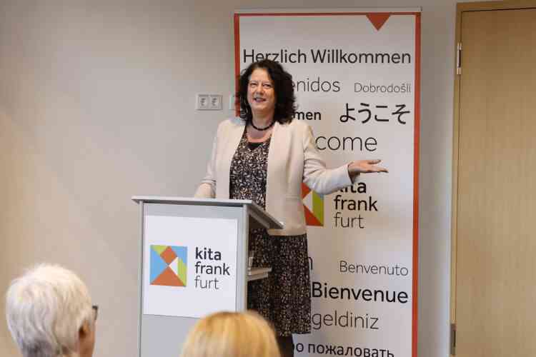 Bildungsdezernentin Weber eröffnet das Kinderzentrum Kelsterbacher Straße