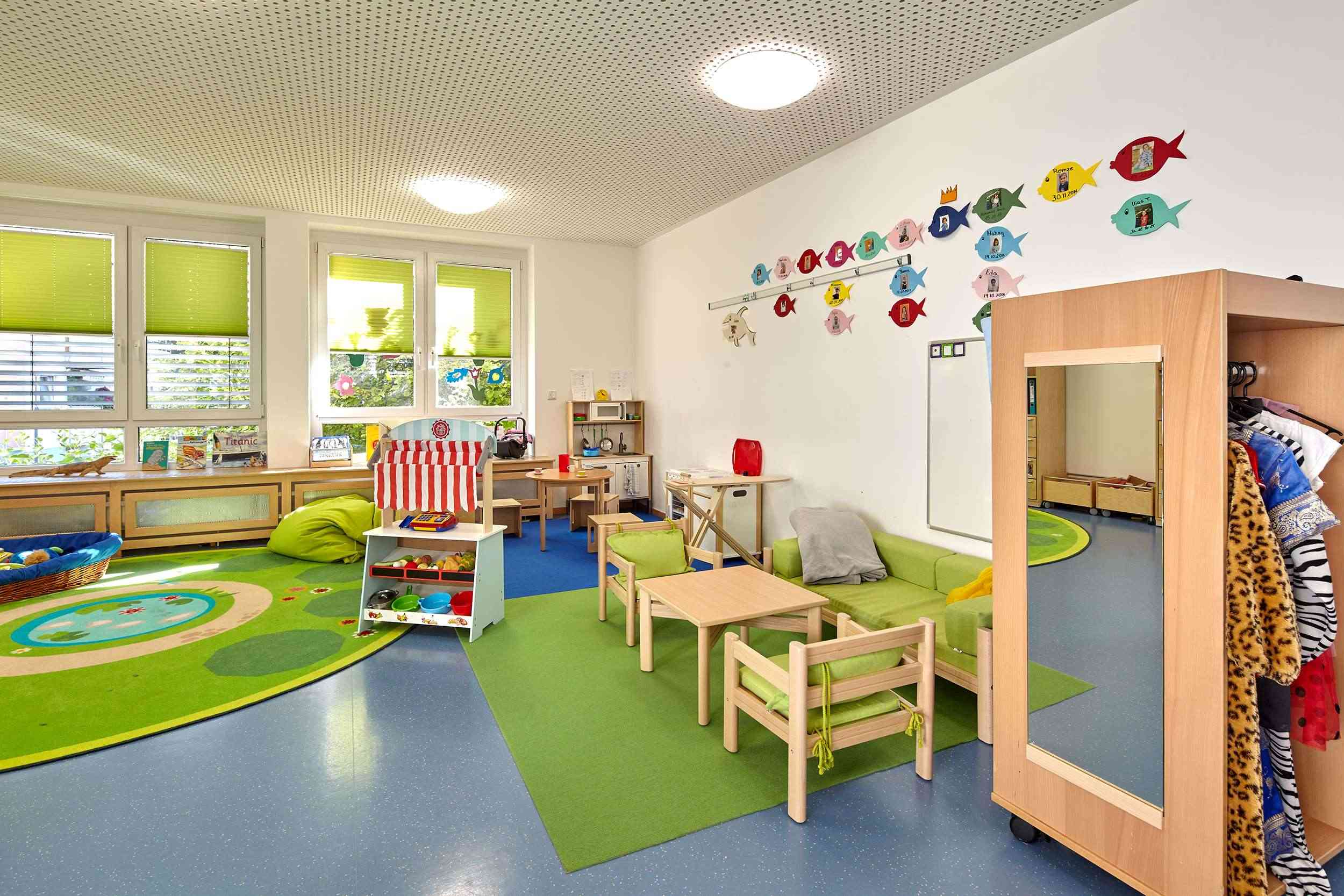 Innenbereich Kinderzentrum Atzelbergstraße mit Spielküche und Verkaufsladen