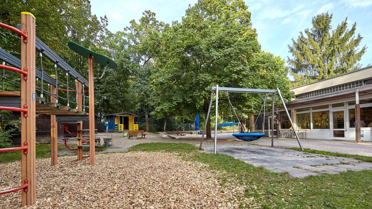 Außenbereich im Kinderzentrum Gerhart-Hauptmann-Ring 27
