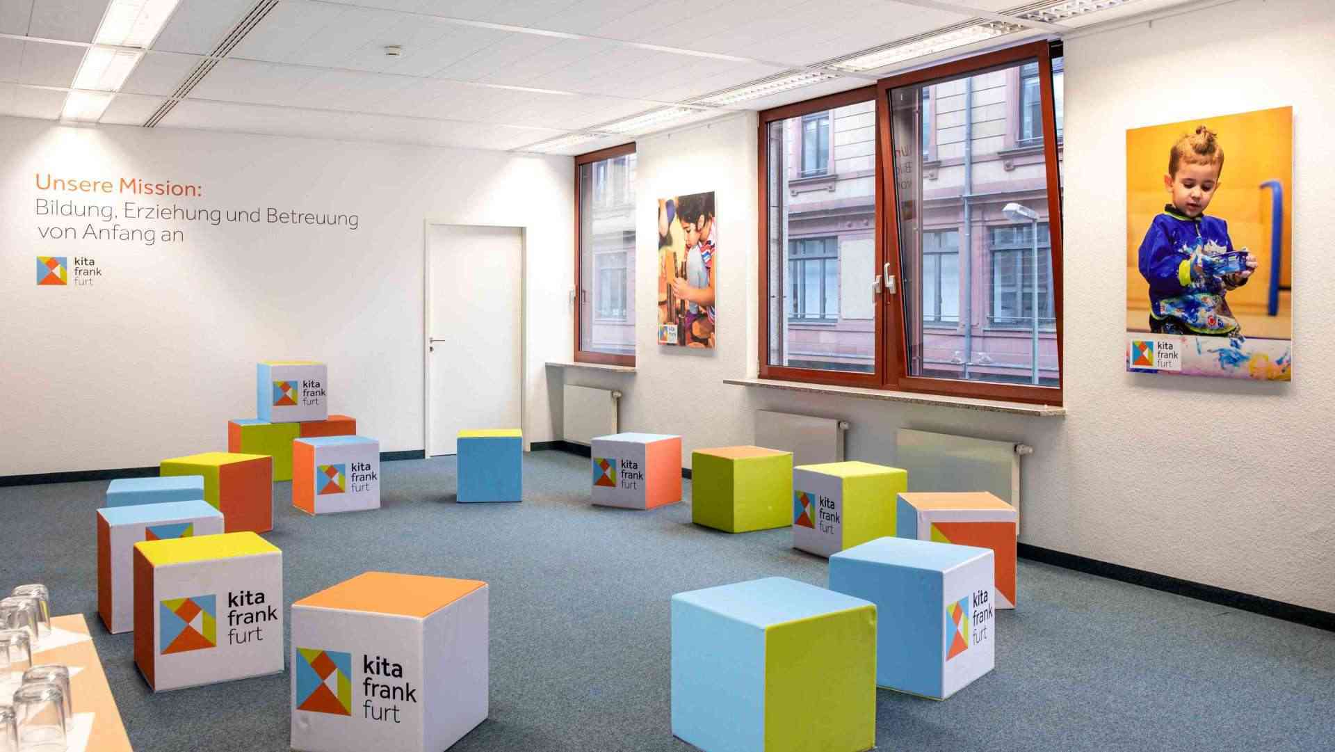 Bild eines Fortbildungsraums in der Zentrale von Kita Frankfurt